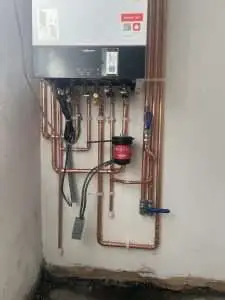 Viessmann gas boiler with magnetic filter and isolation valves
